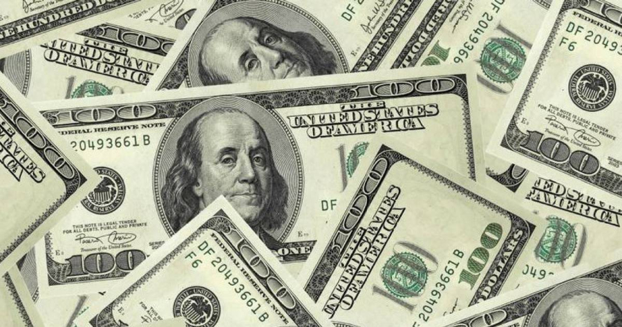 Dólar opera em queda com investidores atentos à inflação e julgamento de Bolsonaro; bolsa sobe