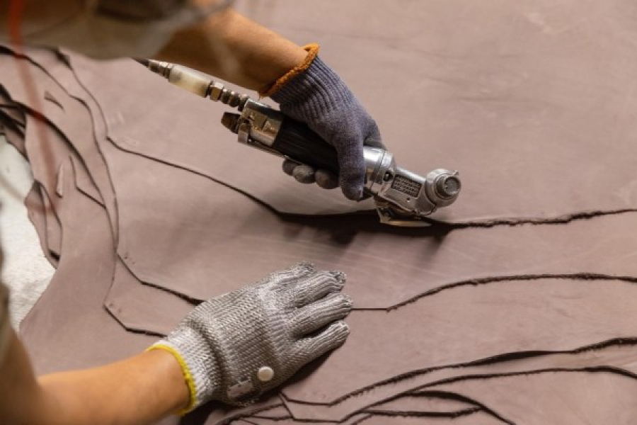 Unidade em MT está entre as primeiras da JBS a operar novo modelo de curtimento de couros com menor impacto ambiental